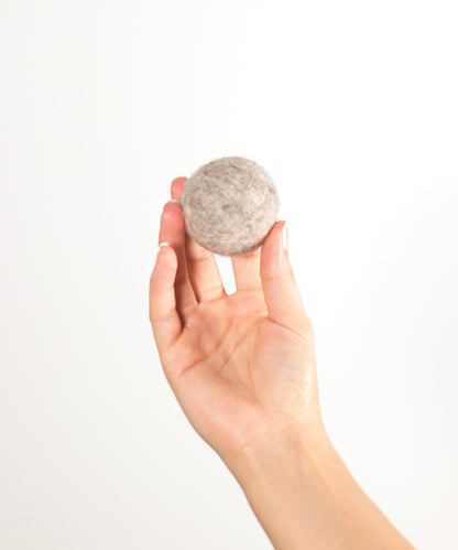 BUDDY. Giocattolo per cani in feltro di lana "Palla" 