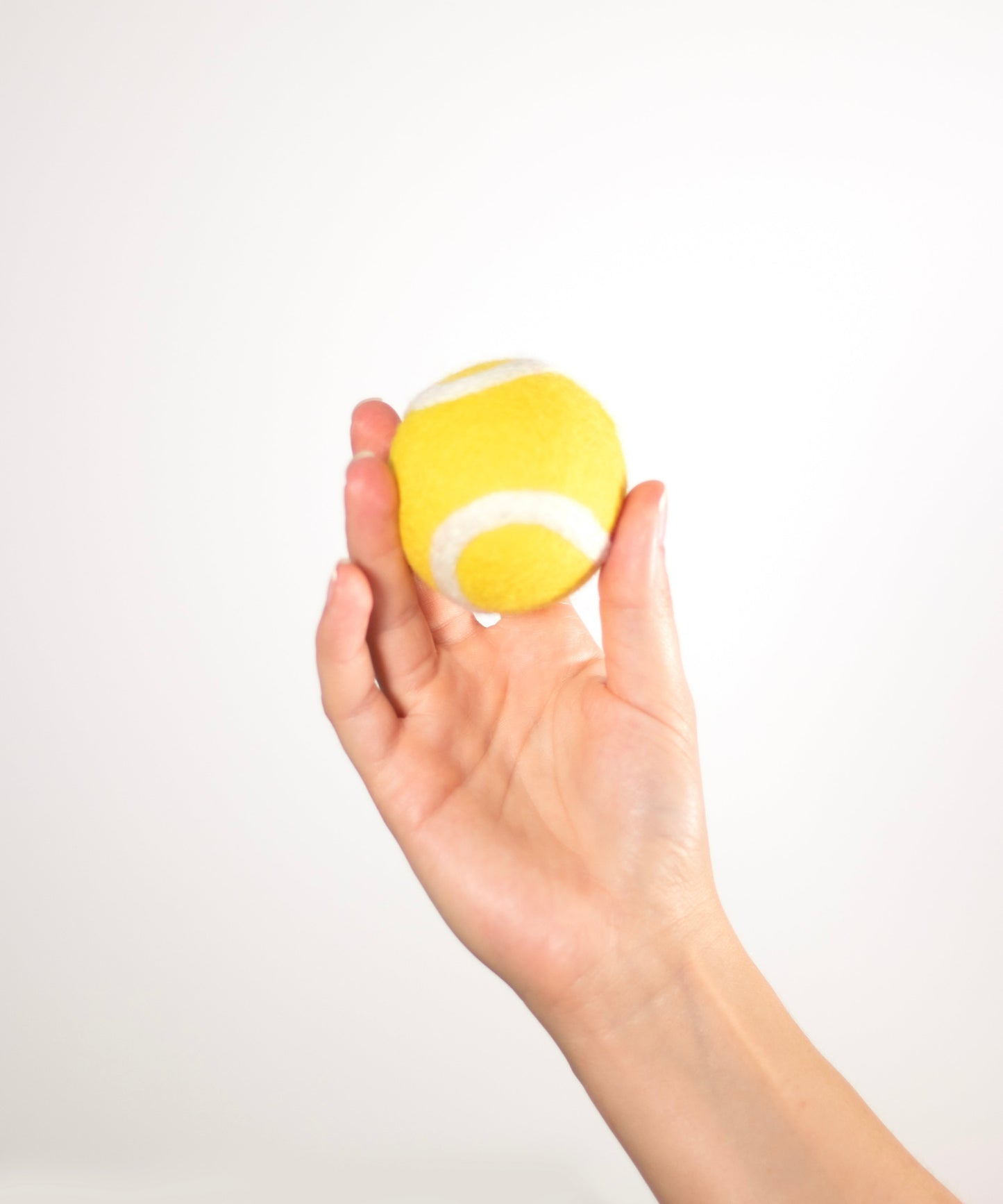 BUDDY. Giocattolo per cani in lana di pecora "Pallina da tennis" 